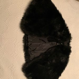 Girls faux fur cape